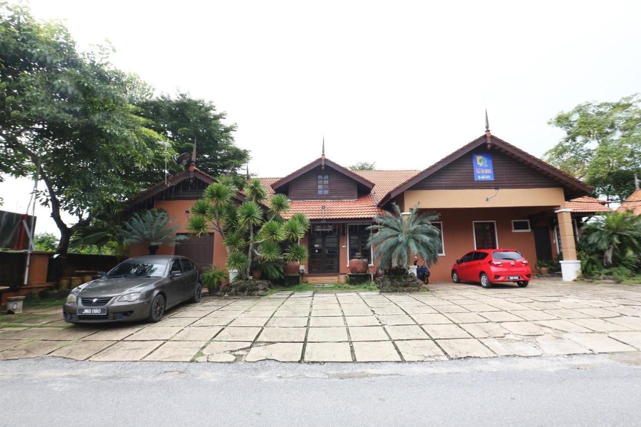 Oyo 89523 Villa Sri Mayang كُوالا تيرينغانو المظهر الخارجي الصورة